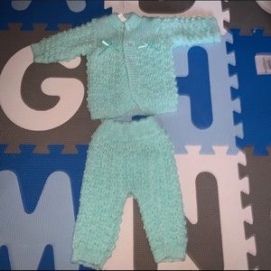 Baby knitted 2 piece outfit
